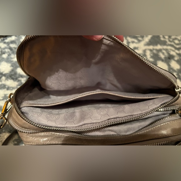 Authentic Light grey Michael Kors Purse hand bag. - Picture 4 of 8